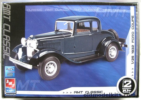AMT 1/25 1932 Ford Coupe Classic - 3 In 1 Kit - Drag / Street / Stock, 38280 plastic model kit